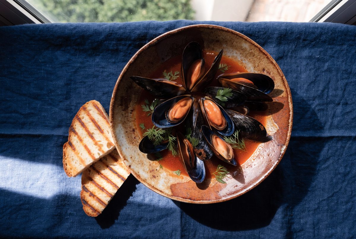 Mussels in Tomato–Fennel Broth